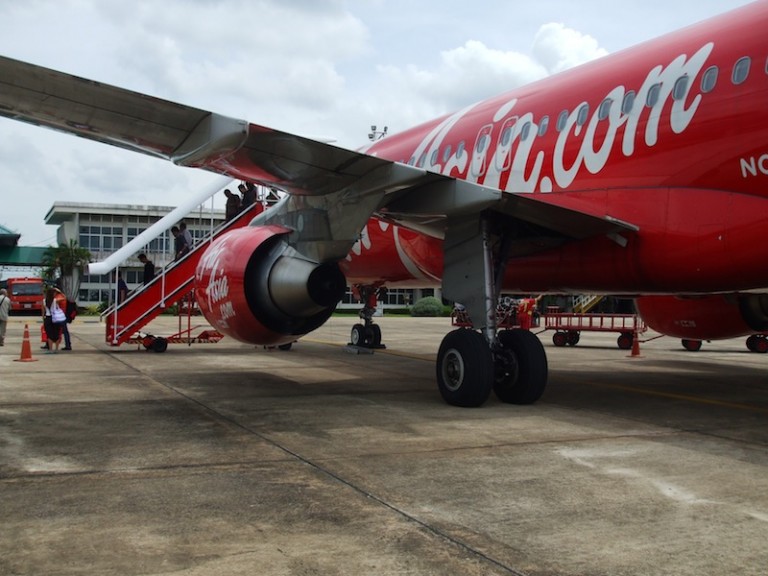 AirAsia airbus A320 www.airasia.com livery at Surat Thani Airport