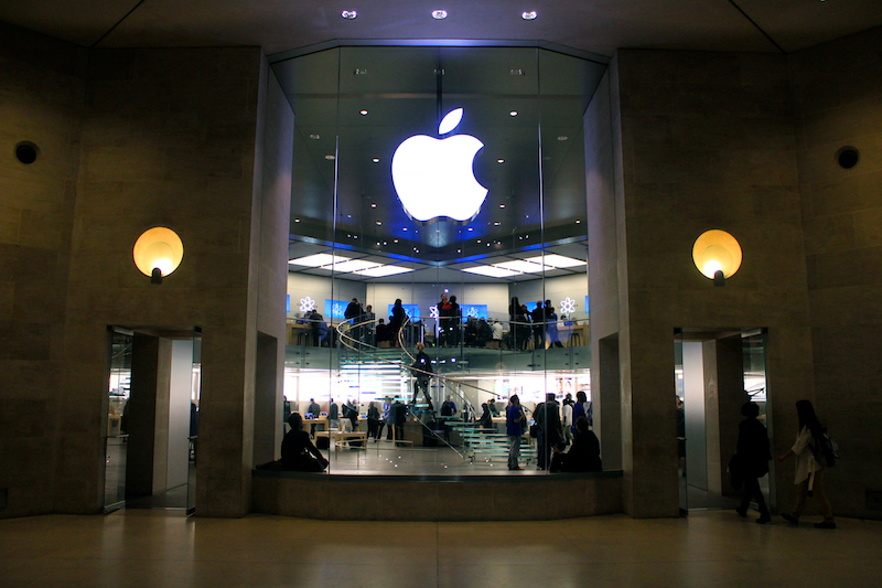 Apple Store Carrousel du Louvre in Paris