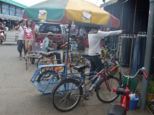 People at Rong Kluea Market in Aranyaprathet