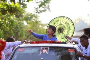 Aung San Suu Kyi arrvies to give speech to the supporters in Kawhmu, Myanmar