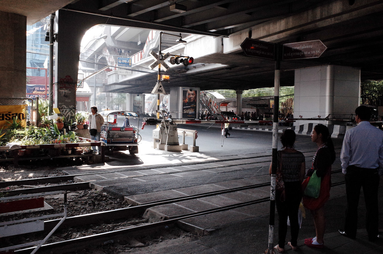 Phaya Thai railway crossing in Bangkok.
