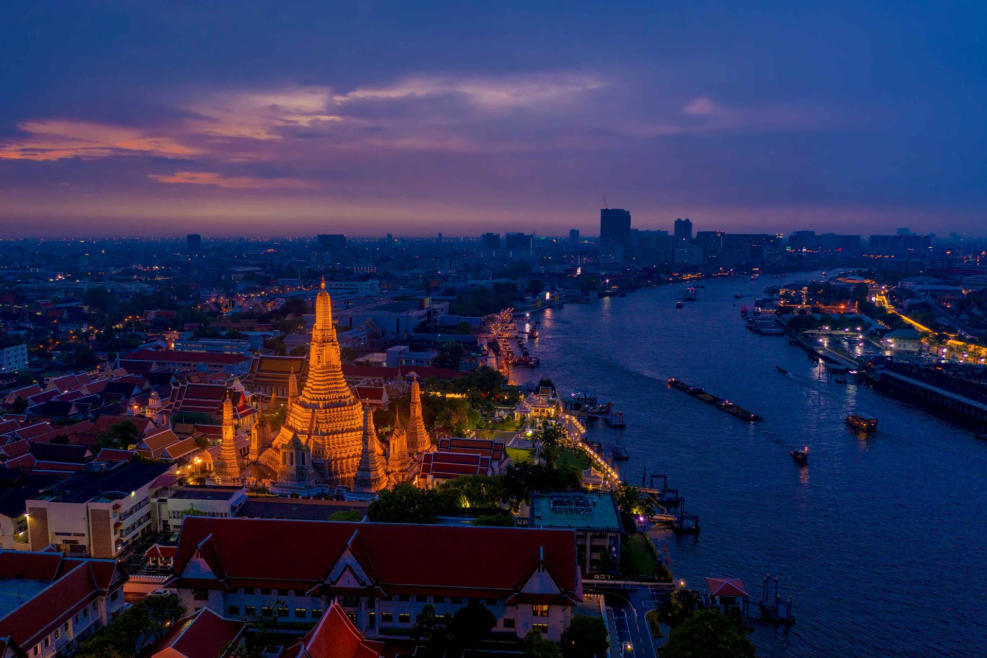 Bangkok - Wat Arun Ratchawararam Ratchaworamahawihan (วัดอรุณราชวรารามราชวรมหาวิหาร).