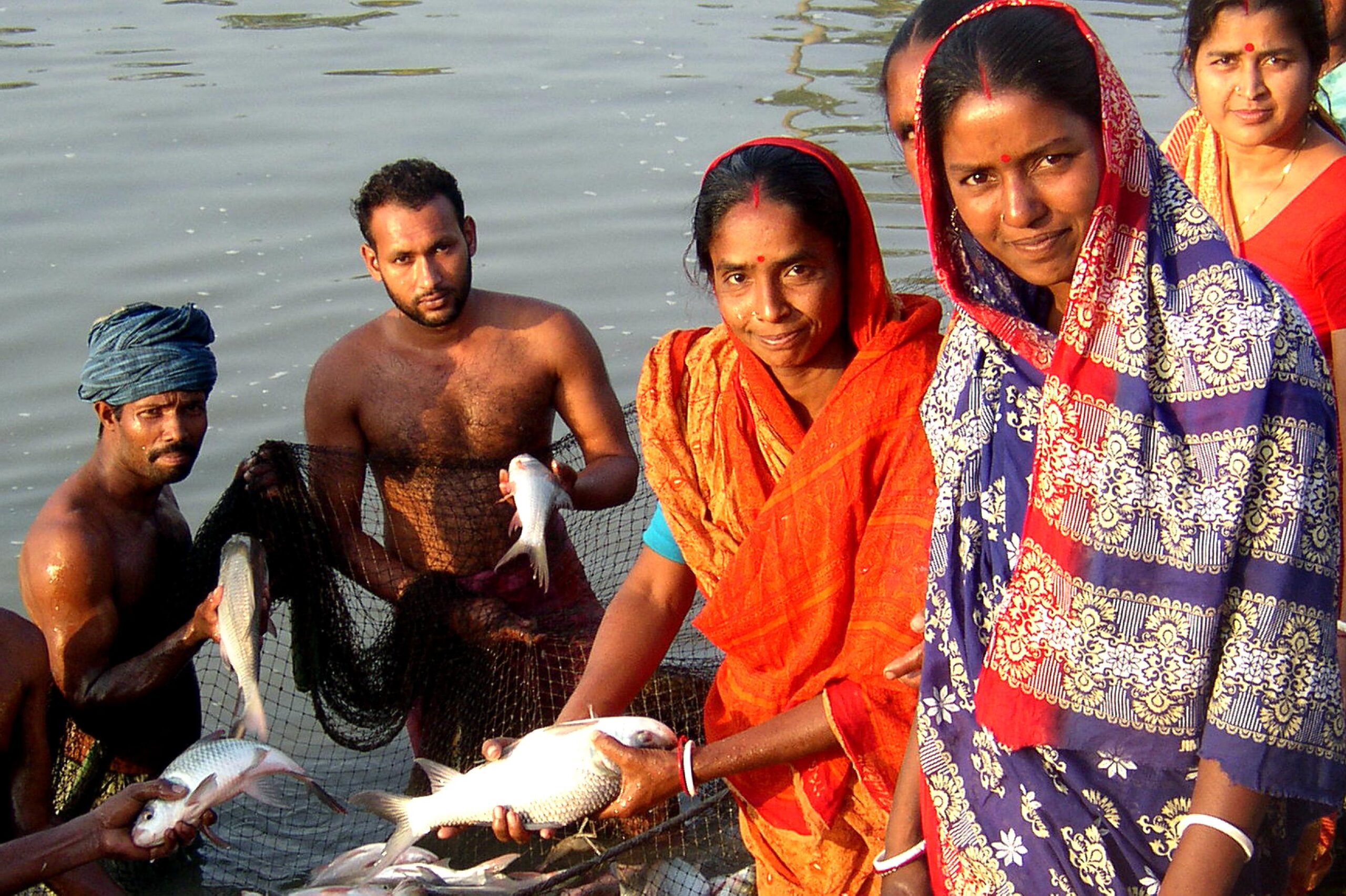 Bangladesh people fishing