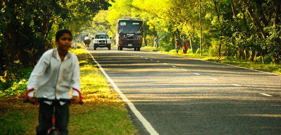 Bangladesh countryside highway. Image:  Ashiful Haque.