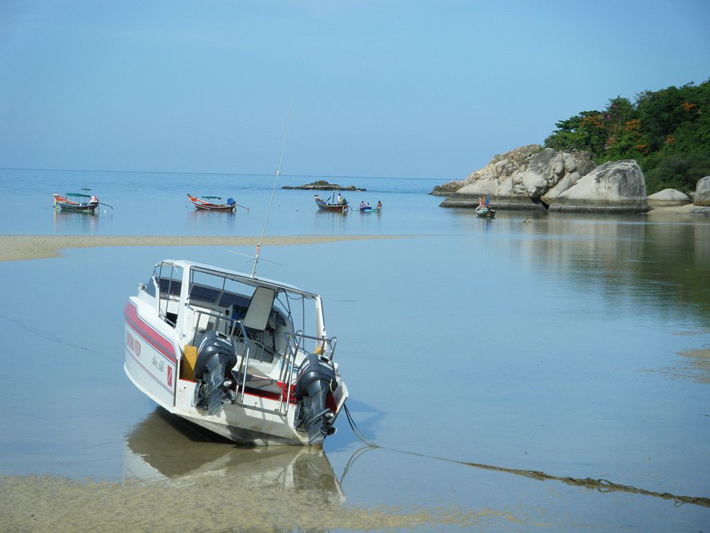 Boats on Koh Tao beach