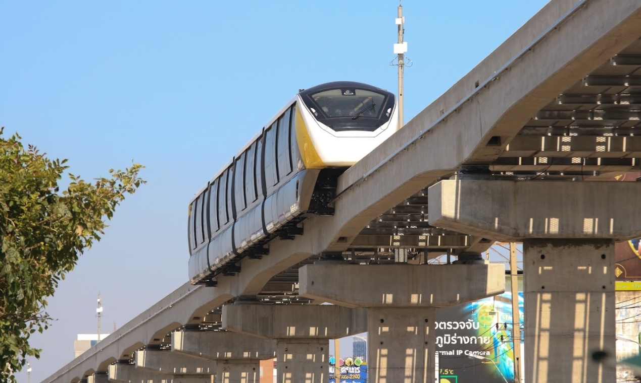 The MRT Yellow Line monorail being tested between Si-Nut Station to Srinakarin 38 Station
