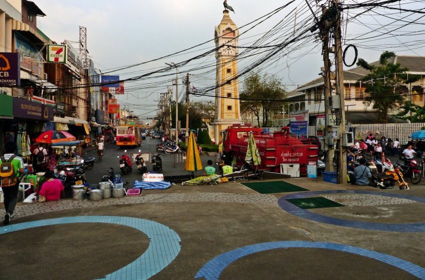 Busy street in Nonthaburi