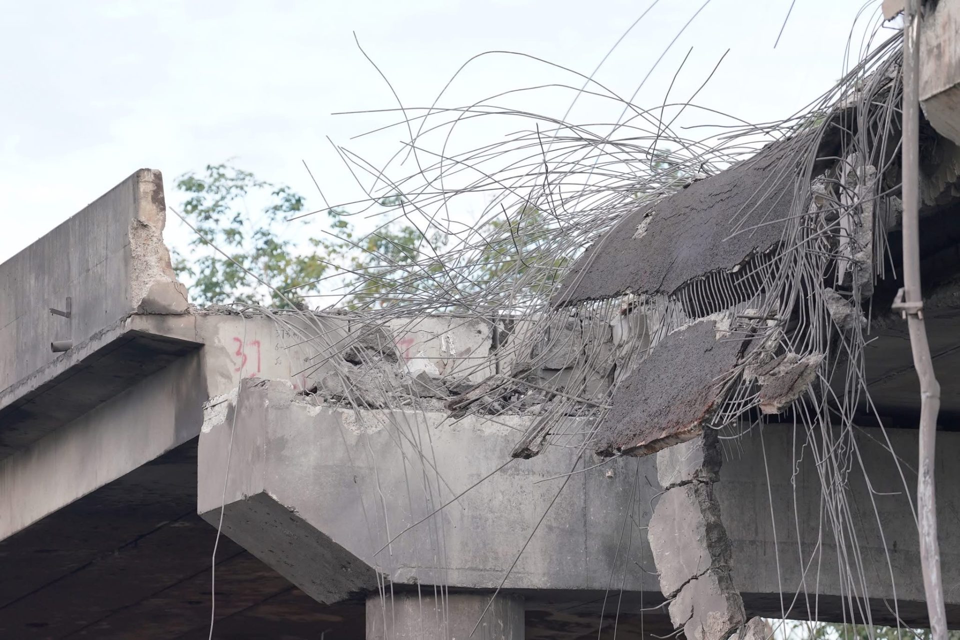The image reveal the damage to the Chay Chum Nea Bridge after it was bombed by Thai F-16s to disrupt the Cambodian military’s weapons supply route.