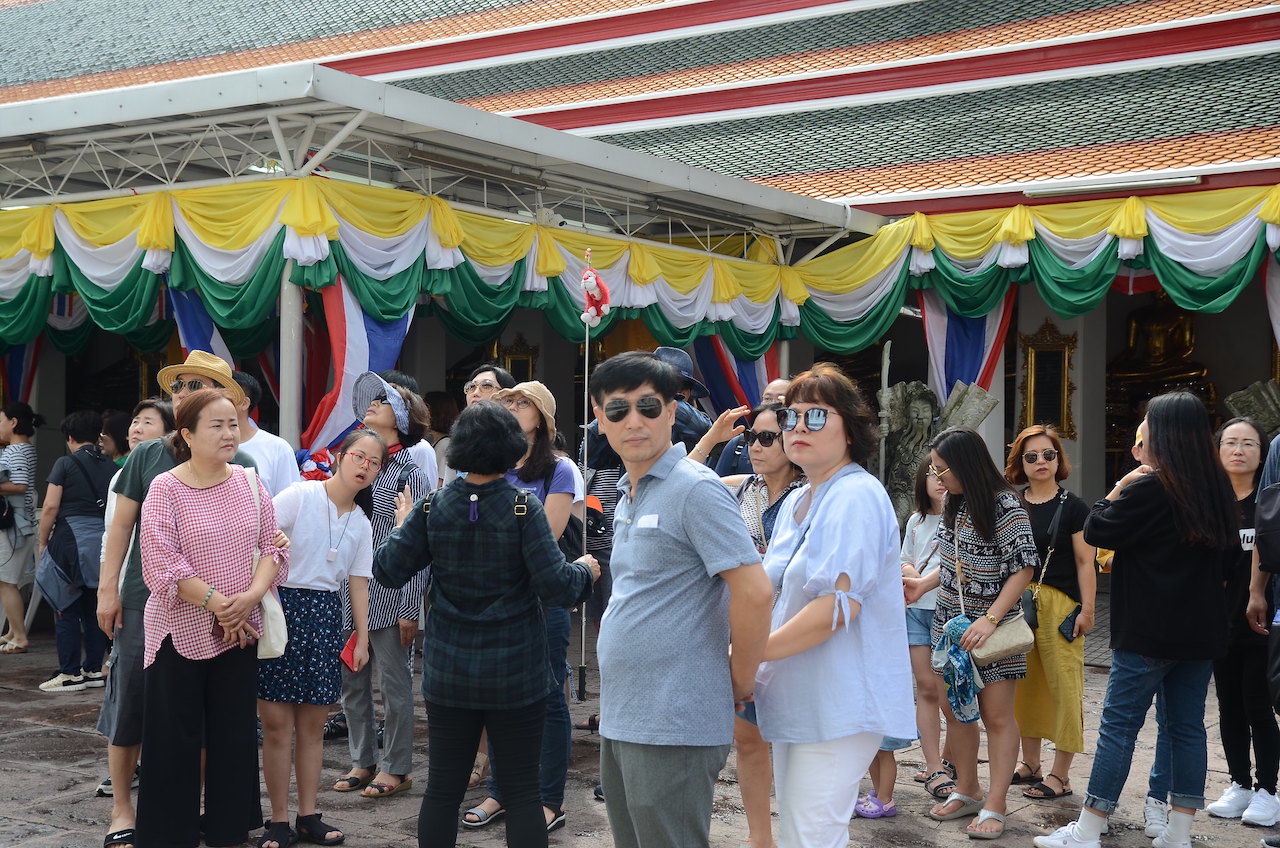 Groups of Chinese tourists at Wat Pho in Bangkok