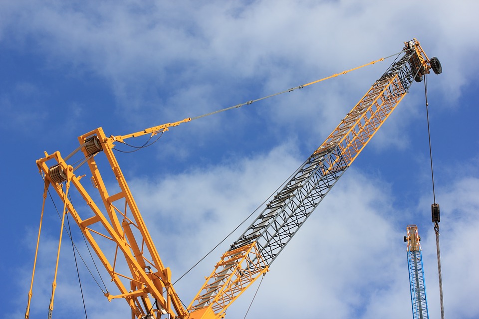 Construction crane lift