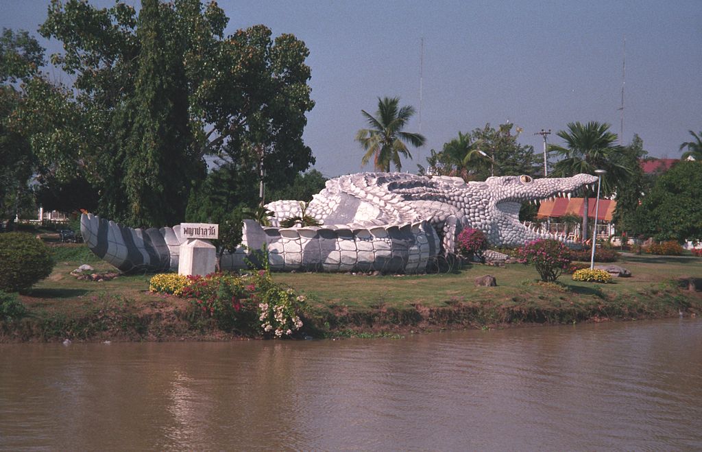 Crocodile-sculpture in Phichit