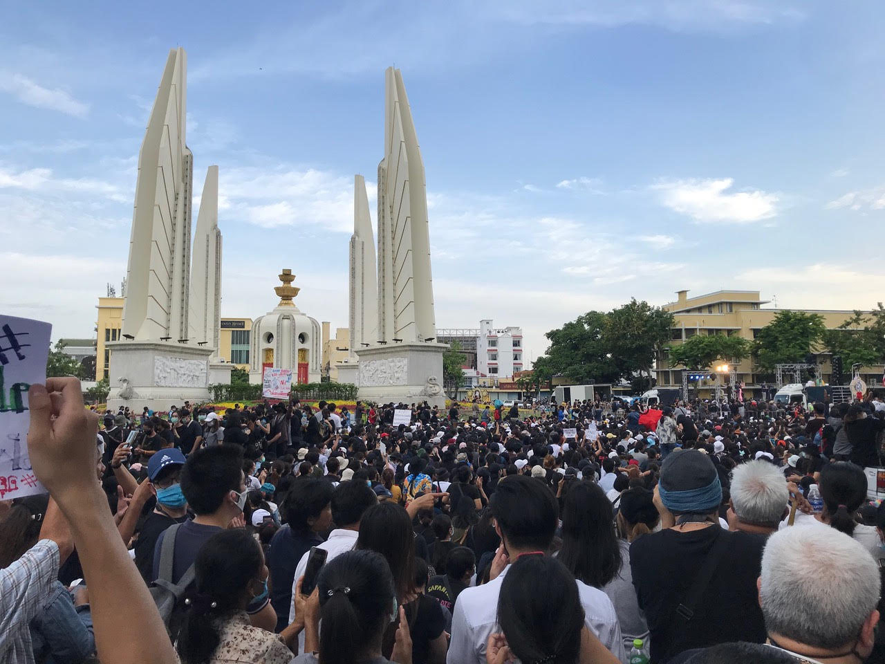 Protest in front of Democracy Monument to demand Prayut’s removal