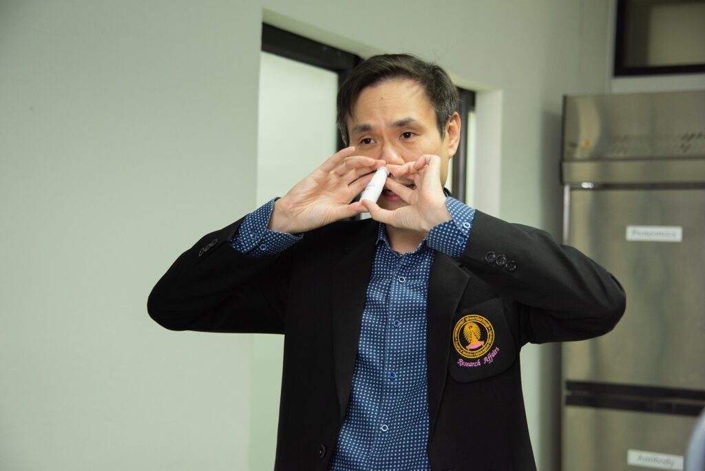 Dr. Trairak Pisitkun testing COVITRAP