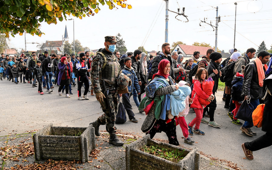 Refugees pass through Slovenia in 2015