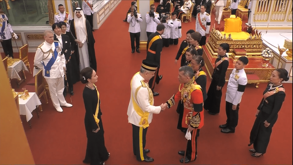 Foreign dignitaries greet Thai royal family