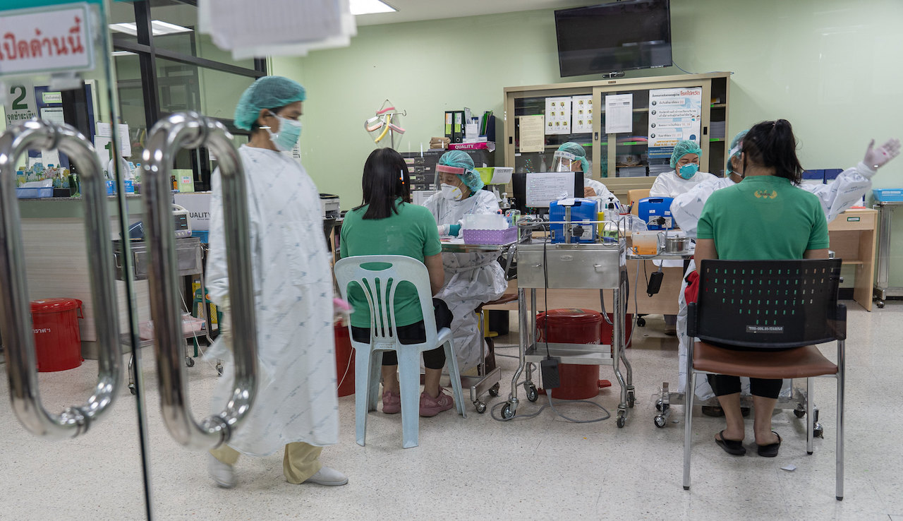 Healthcare workers at Bamrasnaradura Infectious Disease Institute in Thailand during the COVID-19 pandemic