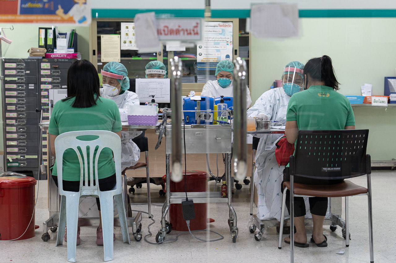 Healthcare staff at Bamrasnaradura Infectious Disease Institute in Nonthaburi during COVID-19 pandemic