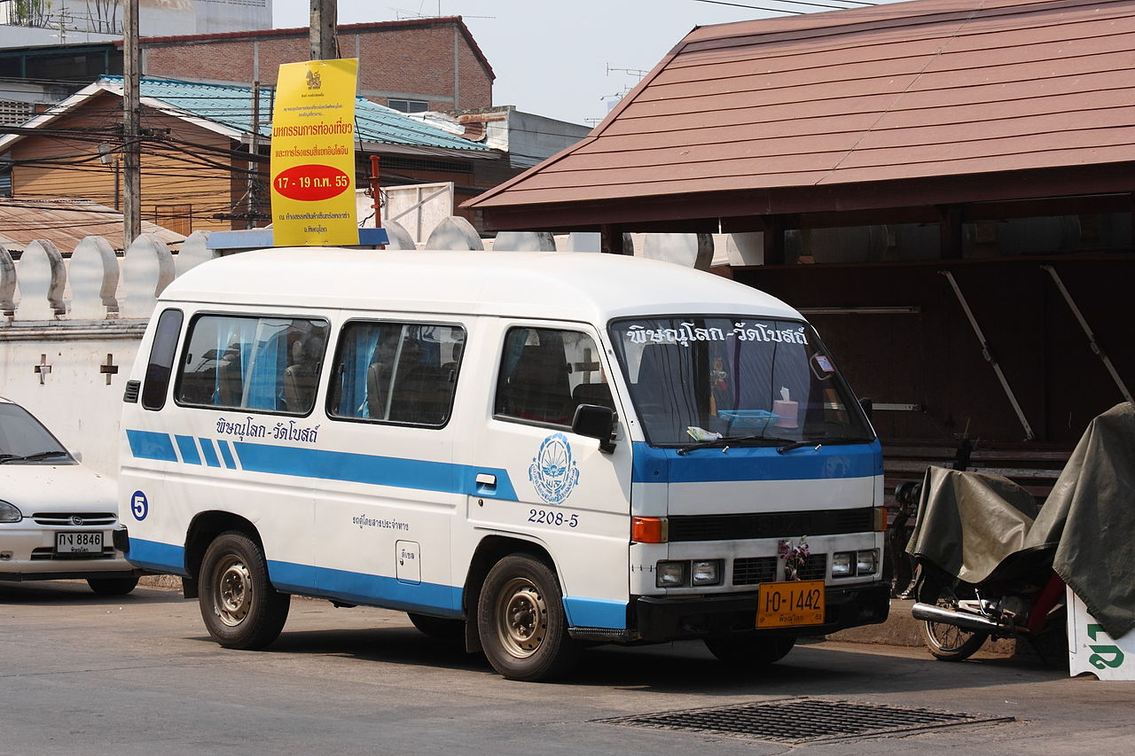 Isuzu minibus in Phitsanulok