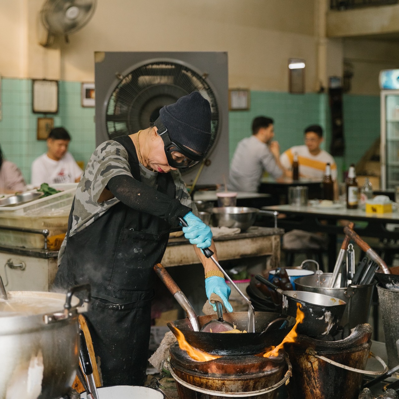 Cooking at the famous Raan Jay Fai – a One Star high quality cooking restaurant in Bangkok.