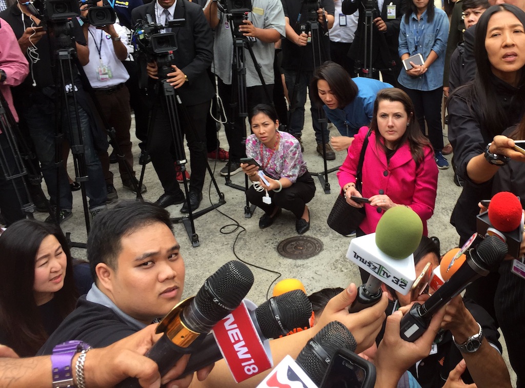 Marine Corps Gen. Joe Dunford with Thai and American journalists in Bangkok