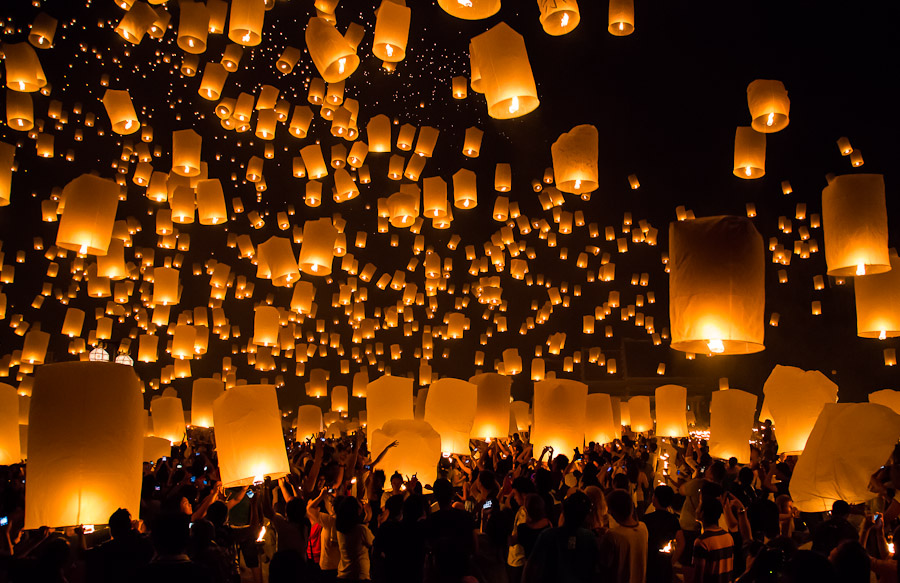 Khom Loys (Hot Air Lanterns) during the Loy Krathong Festival