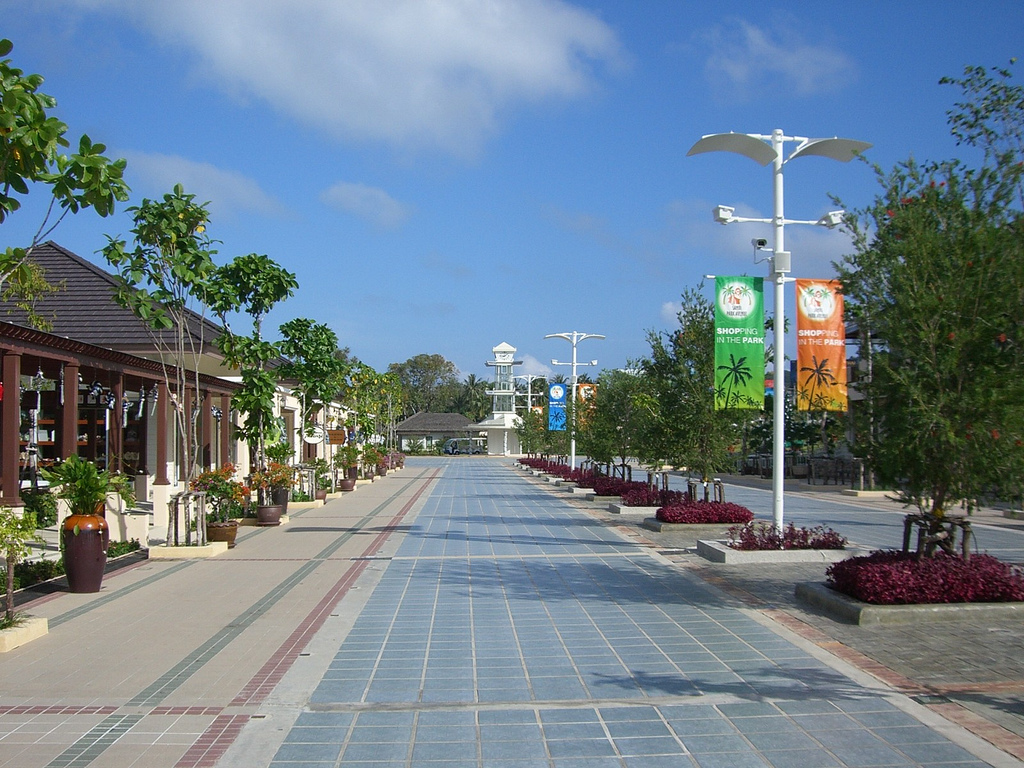 Koh Samui Airport shopping area