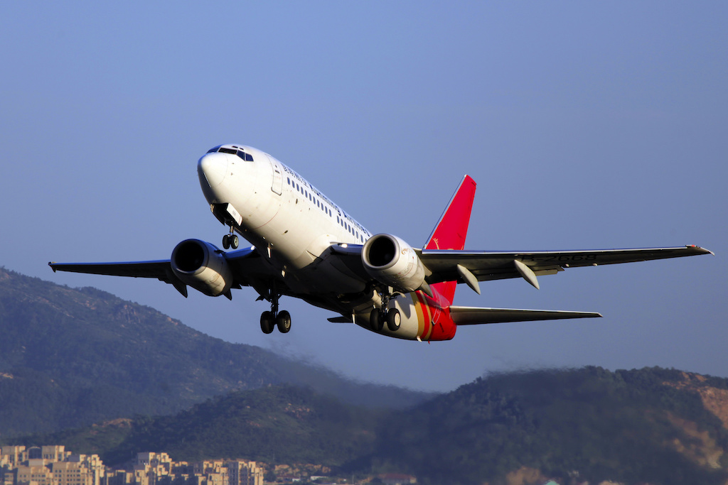 Kunming Airlines Boeing 737-78S taking off