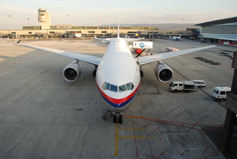 Malaysia Airlines Boeing 777 9M-MRQ at Zürich Airport.
