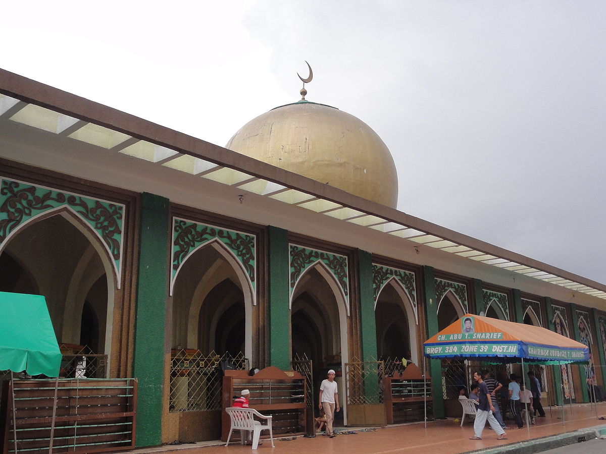 Filipino Muslims at Manila Golden Mosque