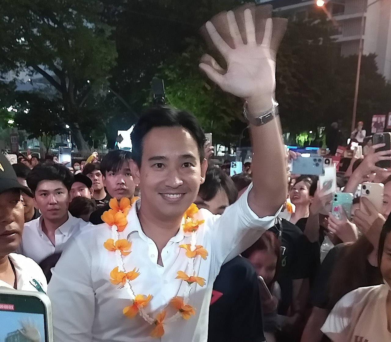 Move Forward Party leader Pita Limjaroenrat waving those present.