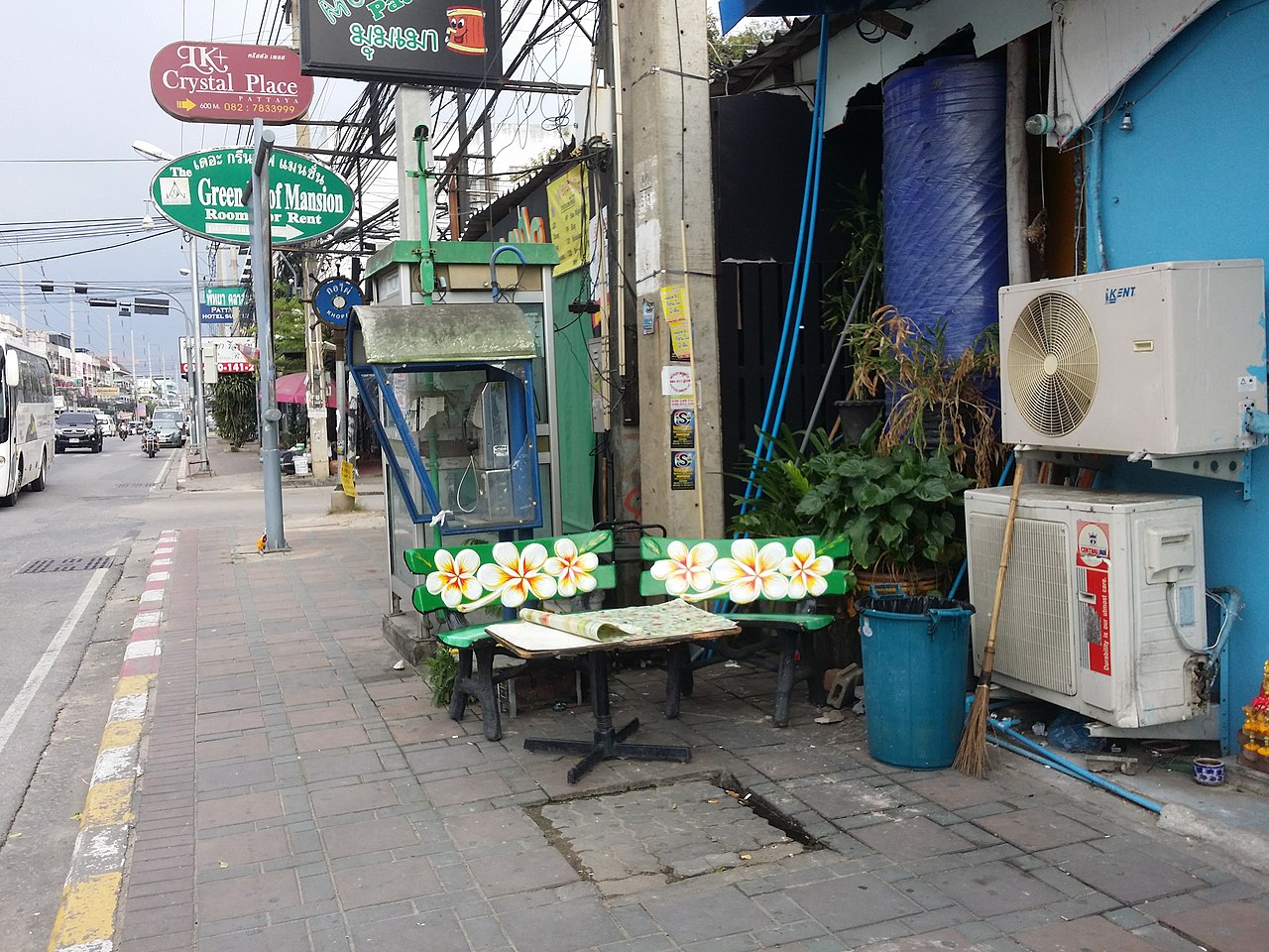 A street in Na Kluea Bang Lamung District, Chon Buri.