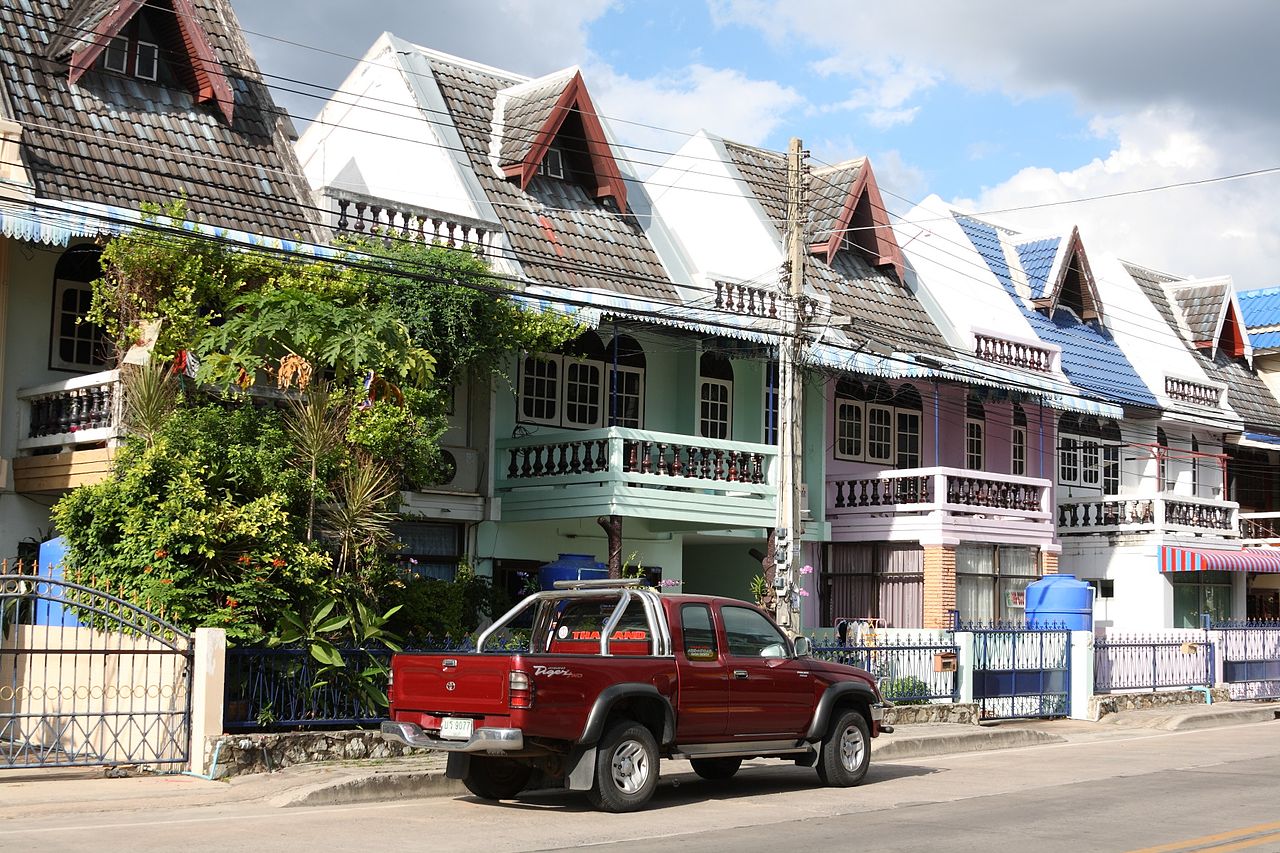 Pickup parked in Na Kluea, Bang Lamung District, Chon Buri