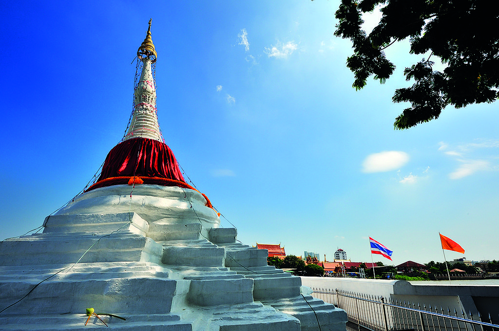 Ko Kret is a large island located in Nonthaburi,in between Bangkok and Ayutthaya