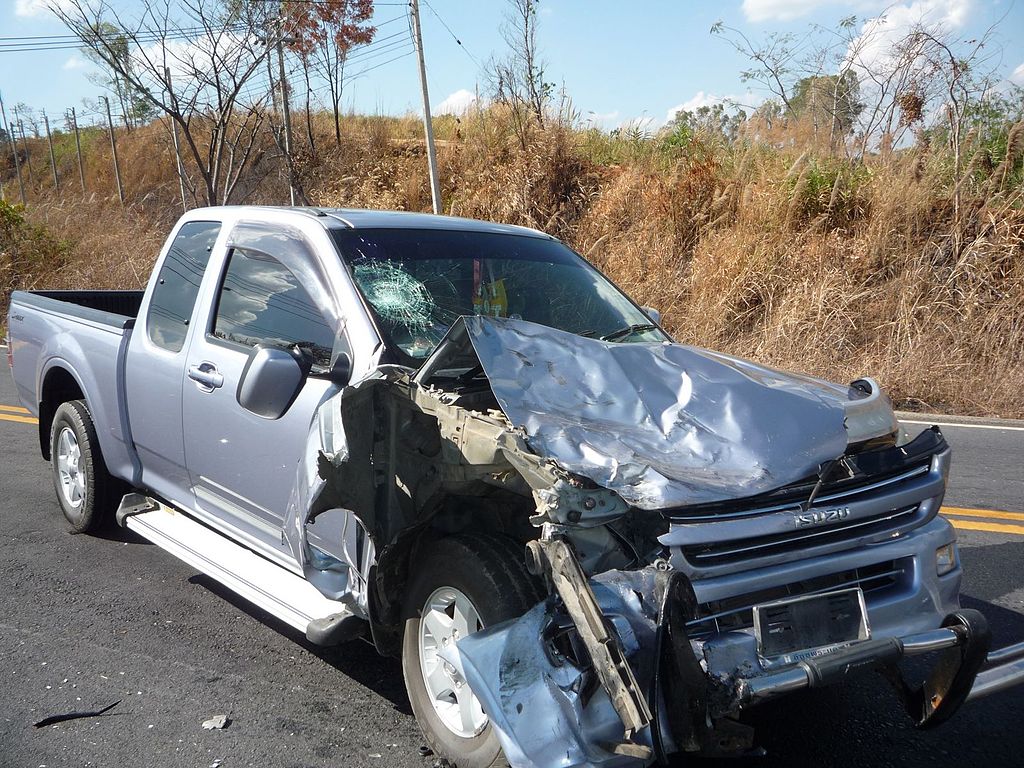 Crashed Isuzu D-Max pickup