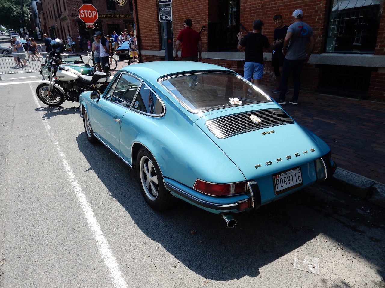 The Porsche 911 E from the B series of the first generation which was introduced in 1969 were powered by flat-six engines with displacement between 2,0 and 2,4 litres