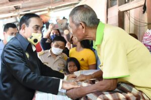 Prayut meets Nakhon Si Thammarat flood victims