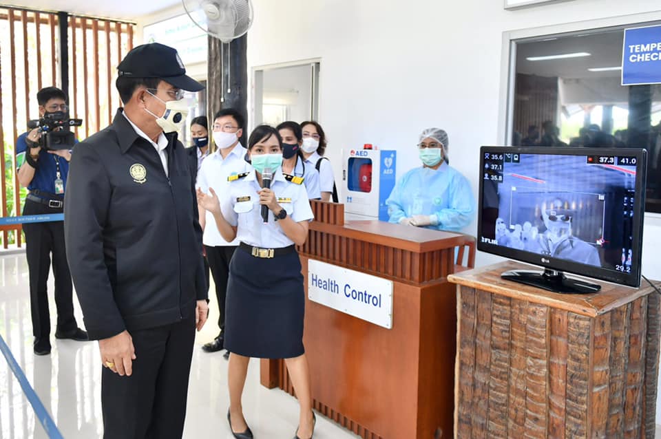 PM Prayut passing a health control when he arrived at the airport