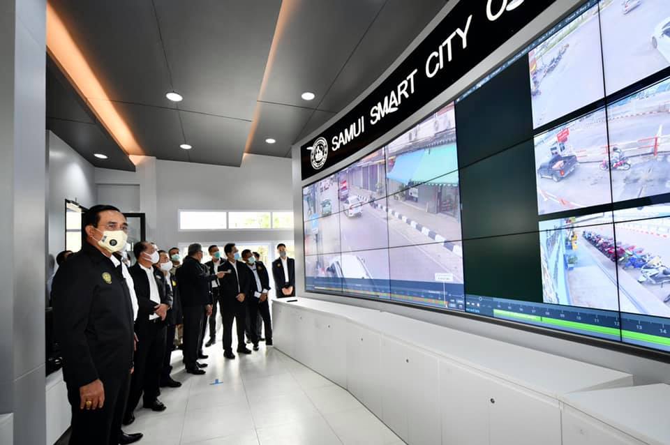 Prayut attending a cabinet mobile meeting in Koh Samui