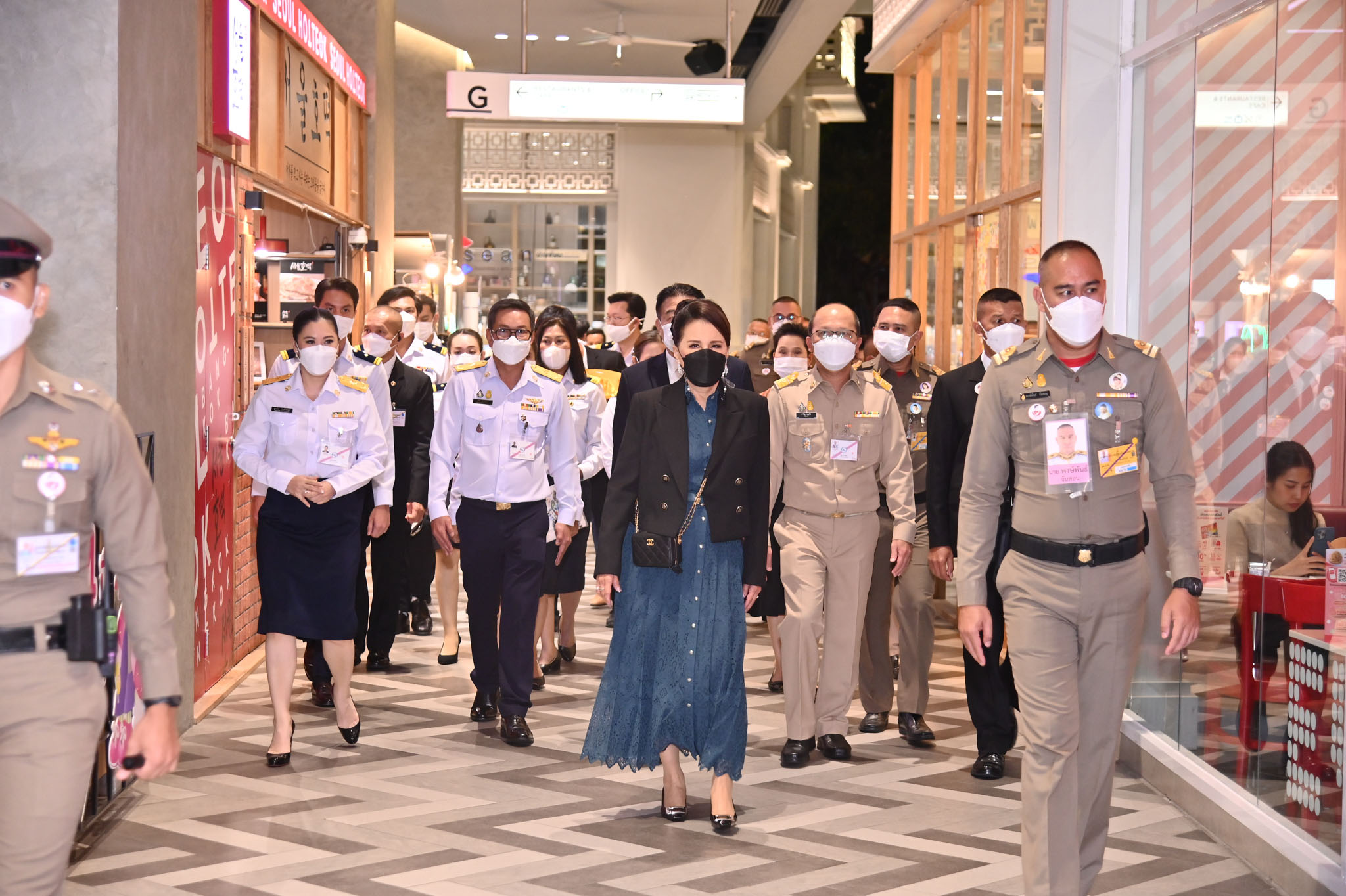 Princess Ubolratana and authorities at 14th Thailand Tourism Awards.