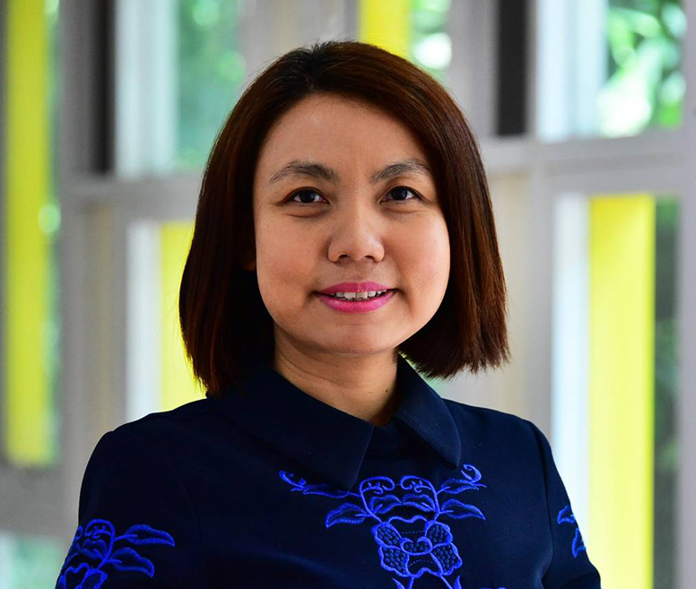 Prof. Dr. Chitlada Areesantichai, Deputy Dean of College of Public Health Sciences,
and Director of the Drug Dependence Research Center