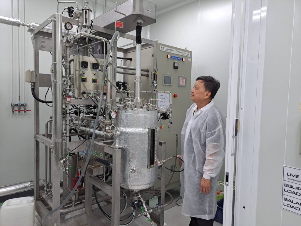 Prof. Dr. Warawut Chulalaksananukul controlling a machine.