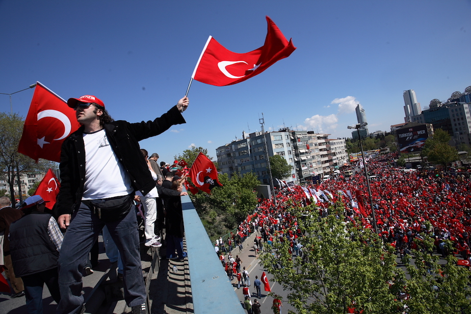 Pro-secular Turks rally against Erdogan