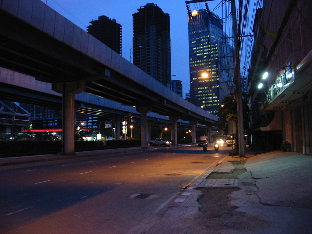 Thanon Rama III Bangkok at night
