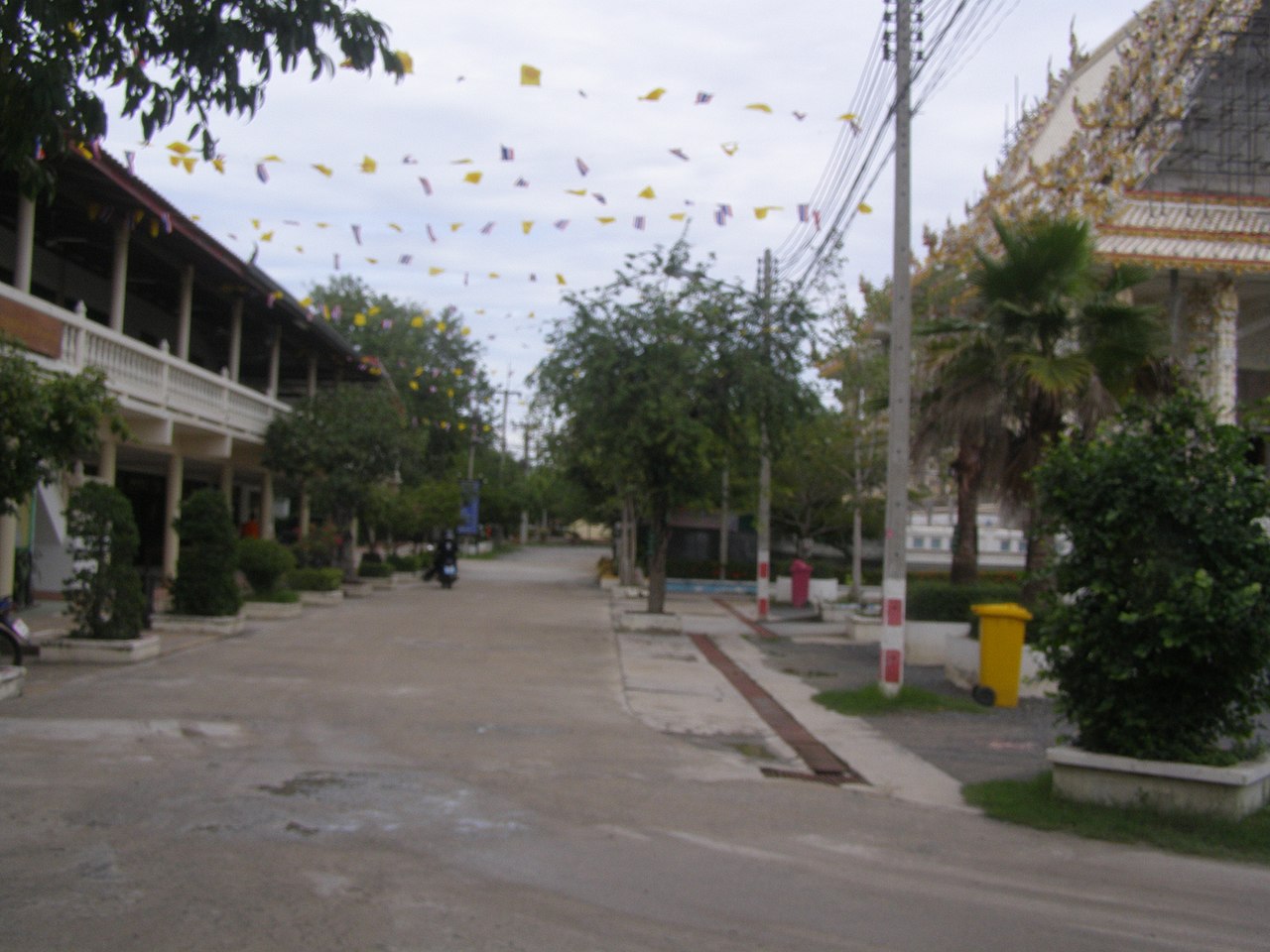 Rua Yai, Mueang Suphanburi District