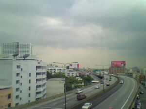 Sirat Expressway in Bangkok on the way down to Victory Monument Heading to Phaya Thai level.