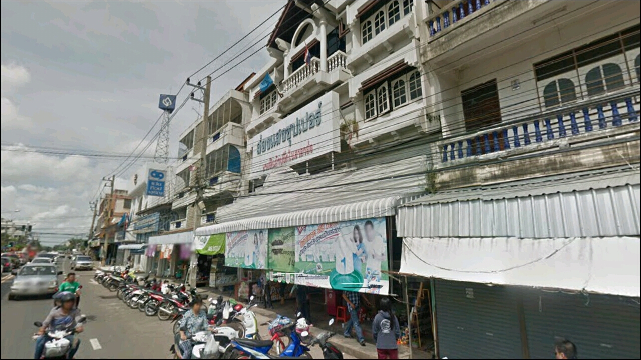 Busy street in Sisaket