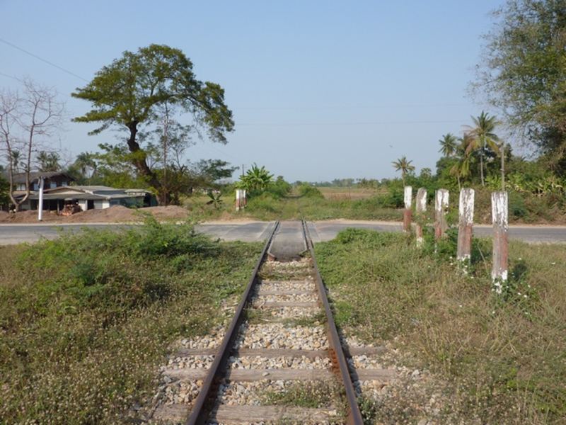 Railway level crossings without barriers