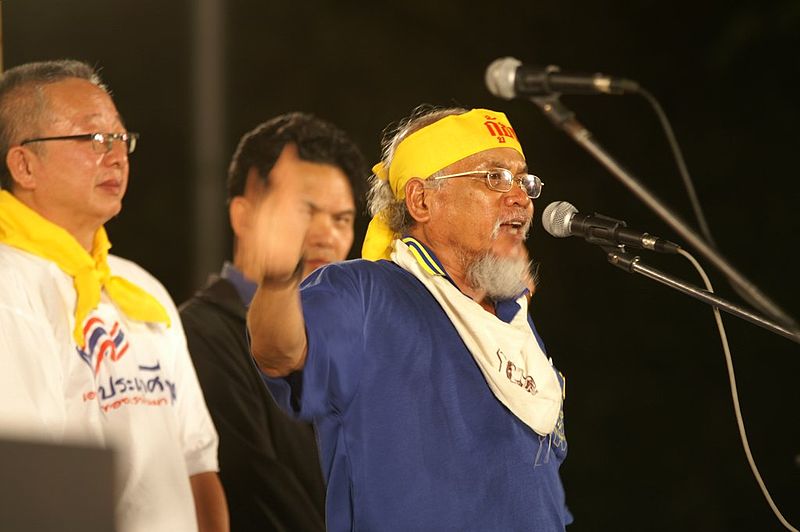 Somsak Kosaisuuk (with Sondhi Limthongkul and Somkiet Pongpaibul) in People's Alliance for Democracy protest to oust Thaksin Shinawatra in 2006