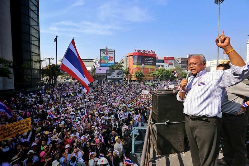 Suthep Thaugsuban speaking on a meeting during Bangkok Shutdown