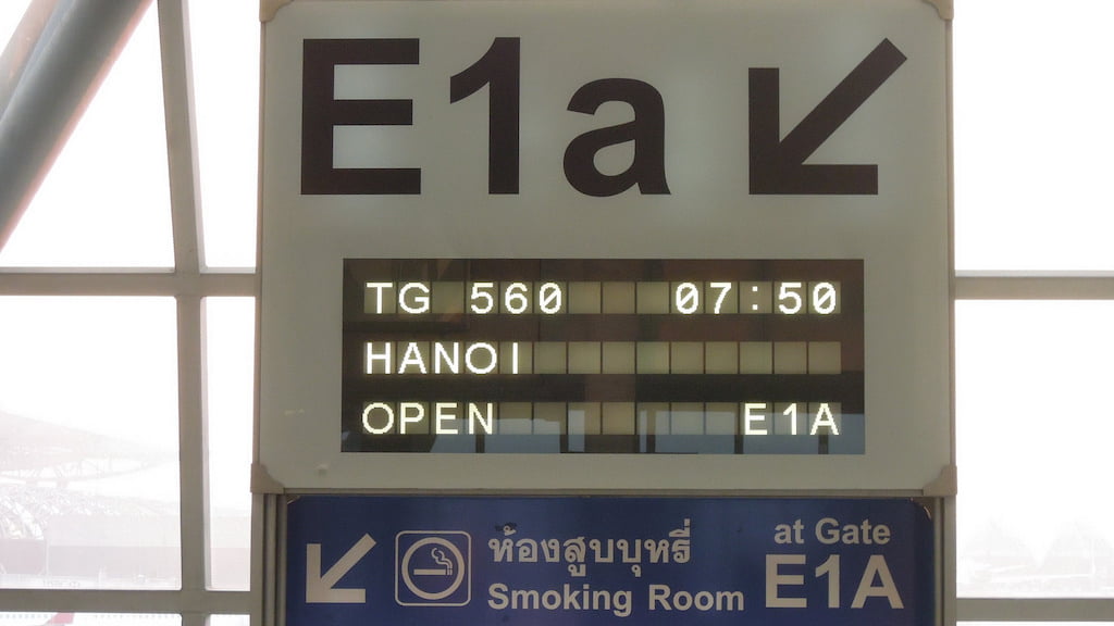 Gate E1A and Smooking Room sign at Suvarnabhumi Airport